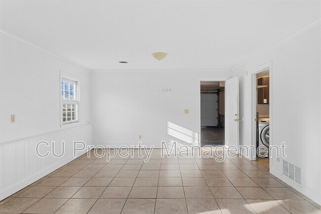 Building Photo - 1903 Sumac Dr