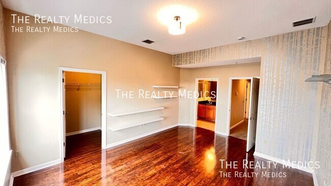 Building Photo - 3732 Avalon Park E Blvd