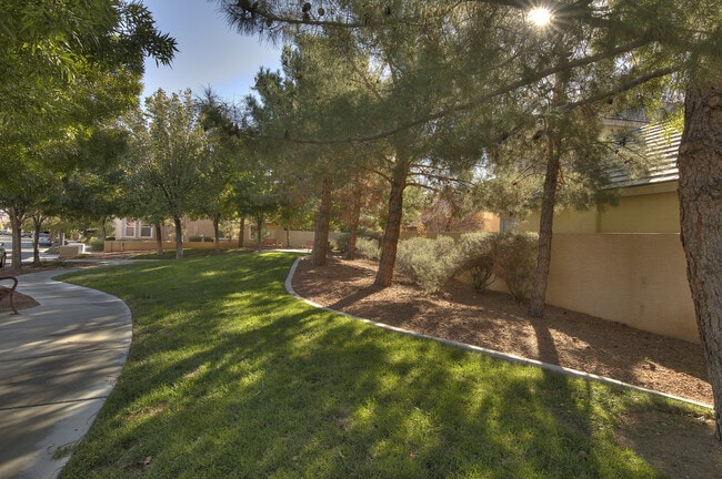 Building Photo - SUMMERLIN Home 3 Bedrooms + Small Loft - M...