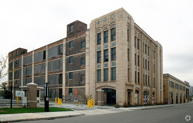 Building Photo - Graphic Arts Lofts