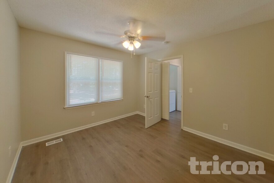 Building Photo - 216 Netherland Dr