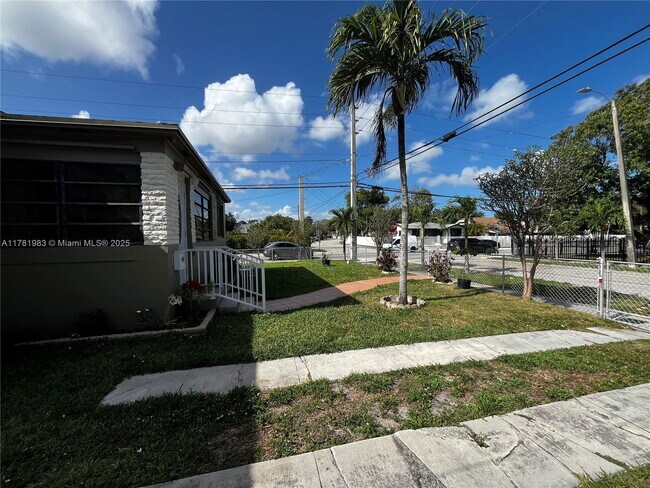 Building Photo - 230 NW 25th Ave