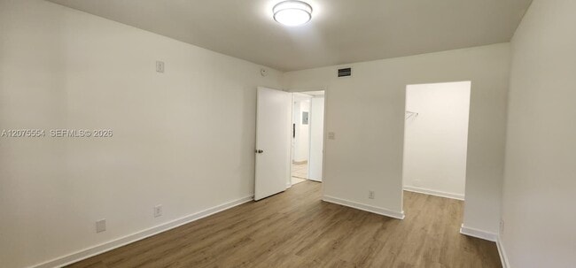 Building Photo - 8160 Geneva Ct