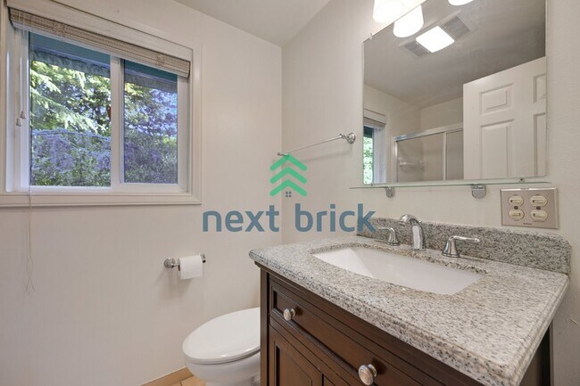 Building Photo - Charming 2-Bedroom Retreat in Bellevue - Cozy Comfort Awaits!