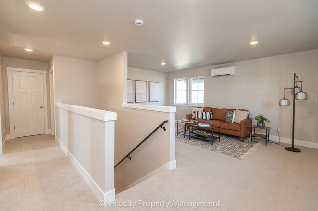 Building Photo - Brand New SE Bend Home!