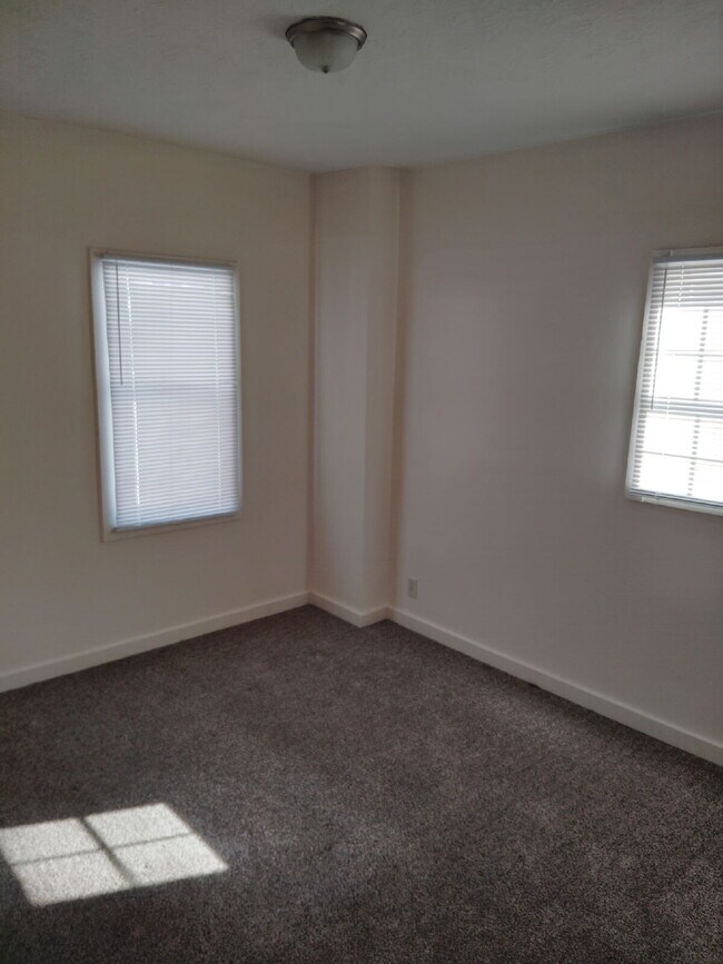 Building Photo - 814 S 37th St