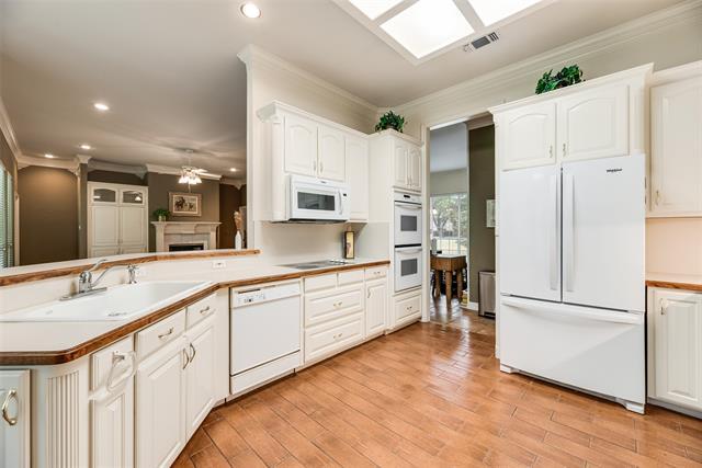 Building Photo - 8911 Hickory Hill Dr