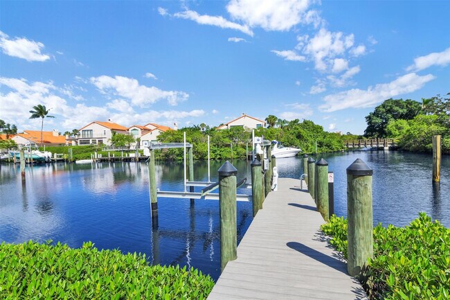 Building Photo - 17026 Bay St