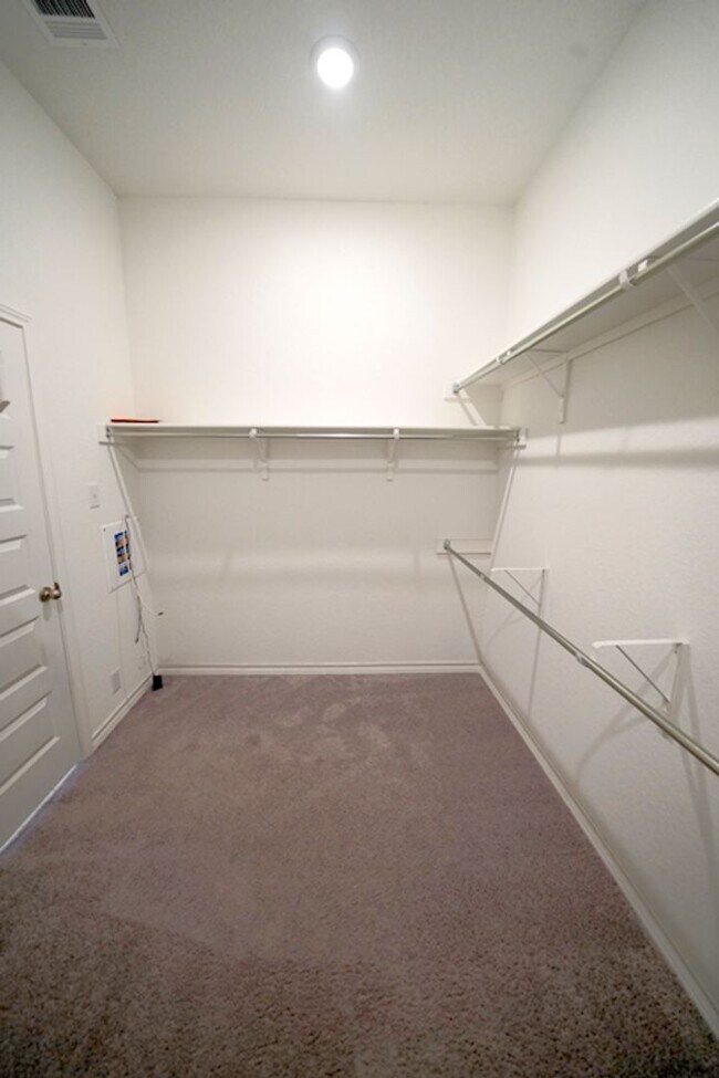 Building Photo - Luxury Living in Davis Ranch