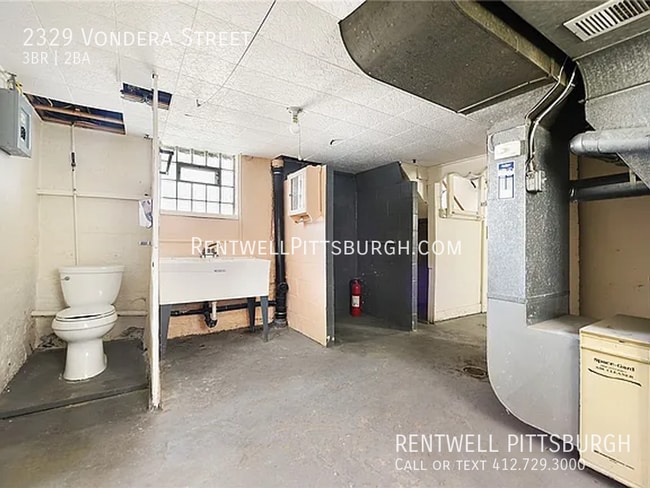 Building Photo - 2329 Vondera St