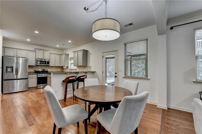 Building Photo - 5013 Groover Dr