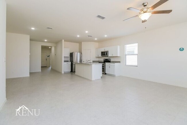 Building Photo - 35396 W San Capistrano Ave