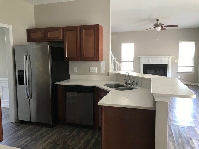 Building Photo - MUST SEE this Gorgeous 5 Beds 3 Bath home ...