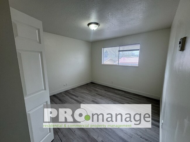 Building Photo - 1739 Grandview Dr