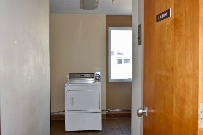 Building Photo - 274 Boulevard NE