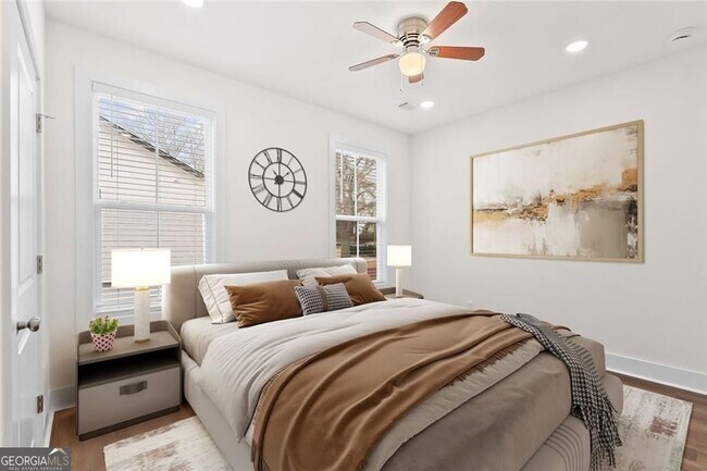 Building Photo - 195 W Lake Ave NW