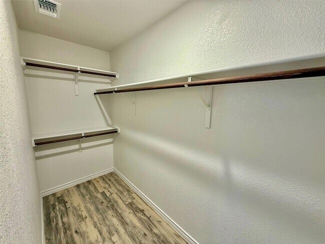 Building Photo - 209 Dolphin Dr