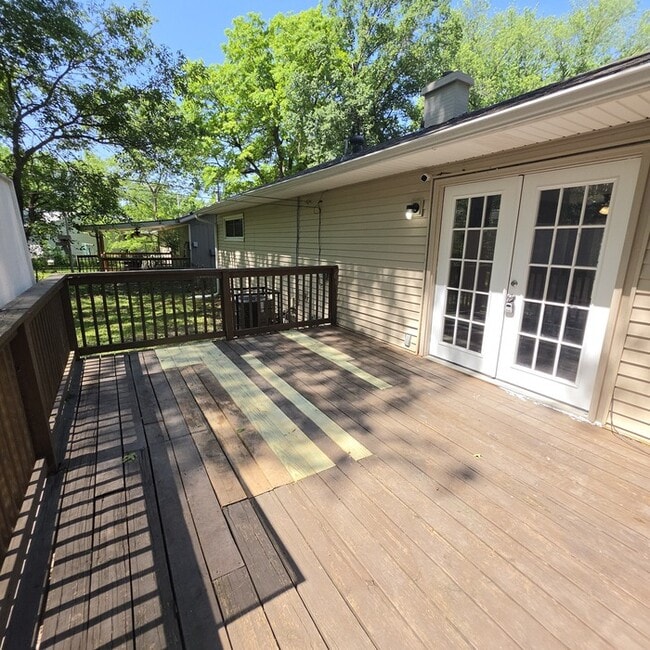 Building Photo - Spacious 4 bedrooms and 1 bath home located on Manchester Ave in Kansas City, MO