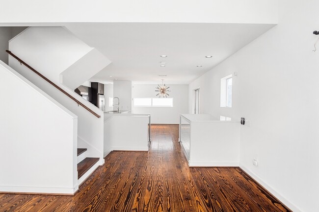 Building Photo - 2936 Commerce St