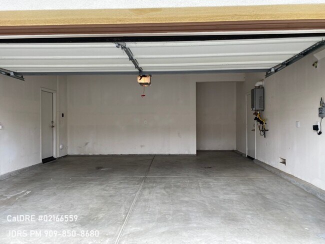 Building Photo - Eastvale 4 bedroom Partially Furnished Home