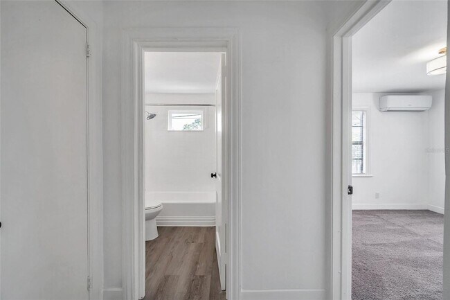 Building Photo - Gorgeous 2 bedroom 1 bath apartment