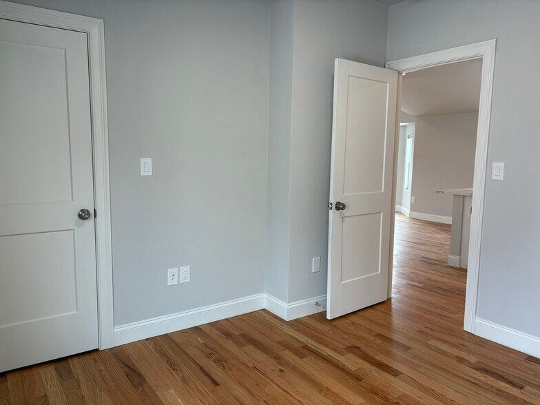 Building Photo - 254 Salem St