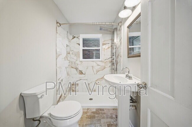Building Photo - 1641 E Bayview Blvd