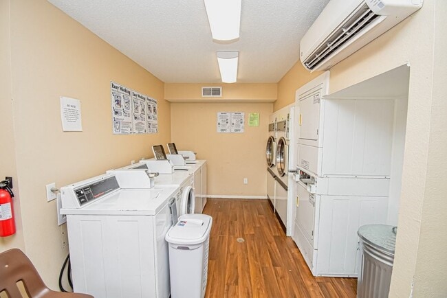 Building Photo - 427 Martin St