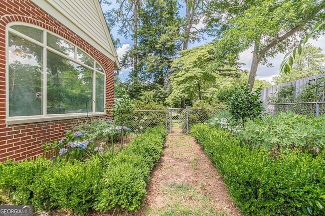 Building Photo - 1878 Cambridge Ave