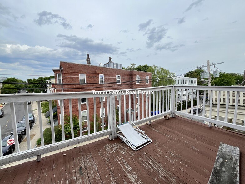 Building Photo - 58 Mansfield St