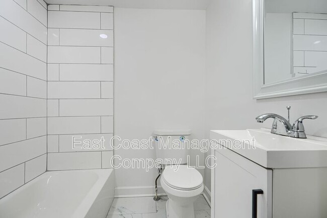 Building Photo - 1153 Sargeant St