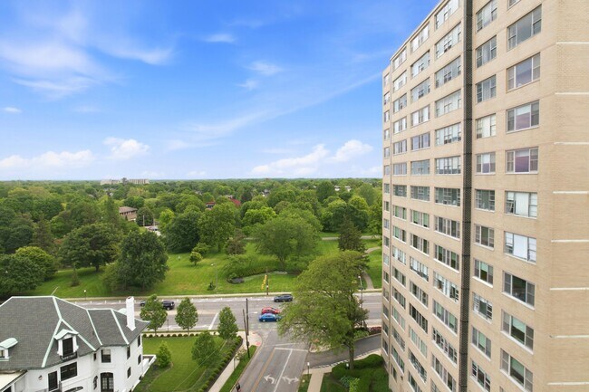Building Photo - 1620 E Broad St