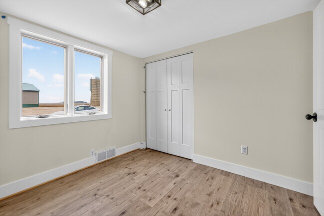 Building Photo - 17093 Somonauk Rd