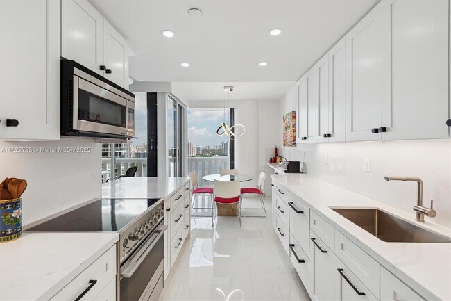 Building Photo - 3000 Island Blvd