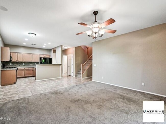 Building Photo - Gorgeous 4 bedroom