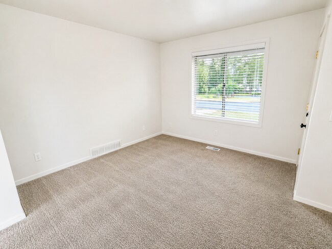 Building Photo - 51 W 1100 S