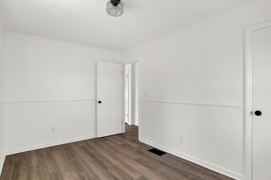 Bedroom - 898 Glendale Dr