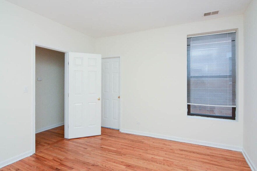 Building Photo - 920 W Dakin St