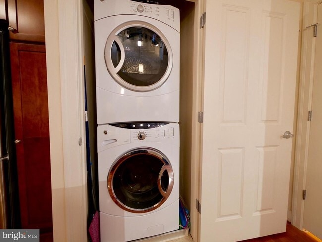 Building Photo - 213 Cornerstone Dr