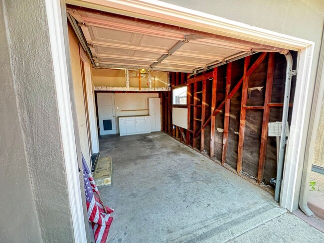 Building Photo - 220 Castaic Ave