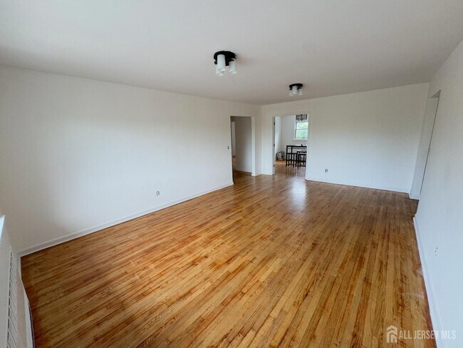 Building Photo - 304 Woodcliff Ave