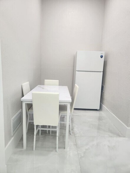 Building Photo - 13381 NW 7th Ter