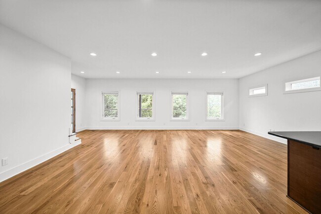 Building Photo - 515 Wilcox St