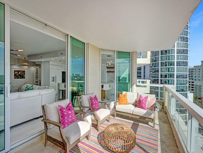 Building Photo - 411 N New River Dr E