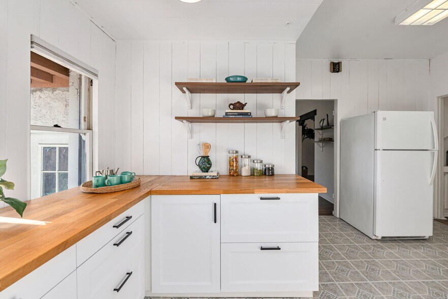 Building Photo - 3188 Atwater Ave