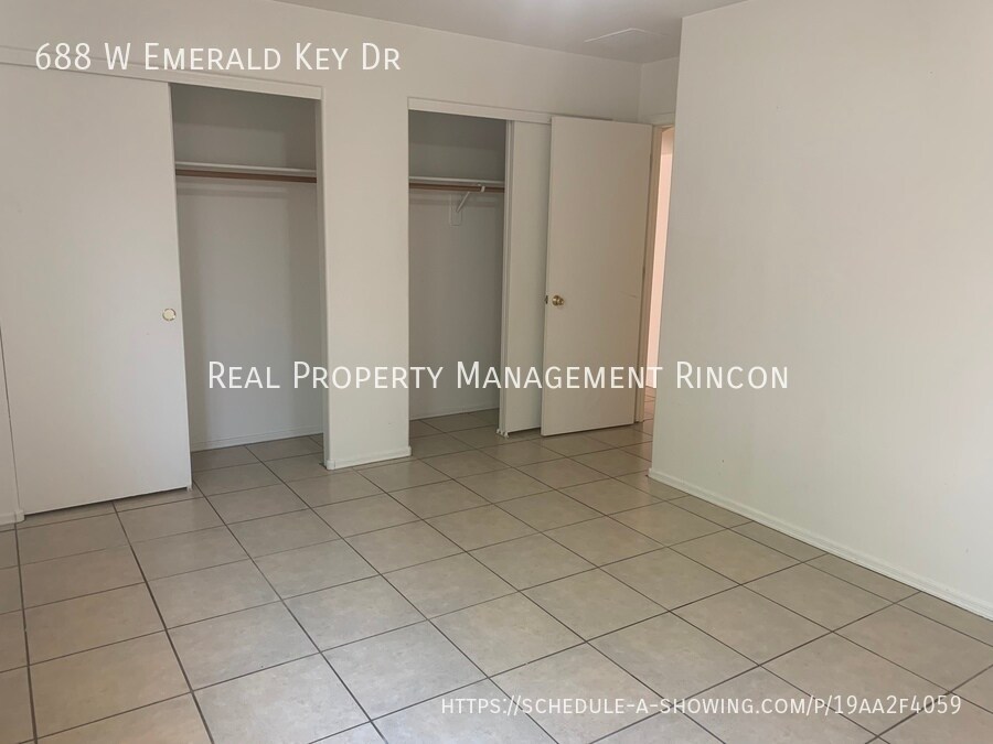 Building Photo - 688 W Emerald Key Dr