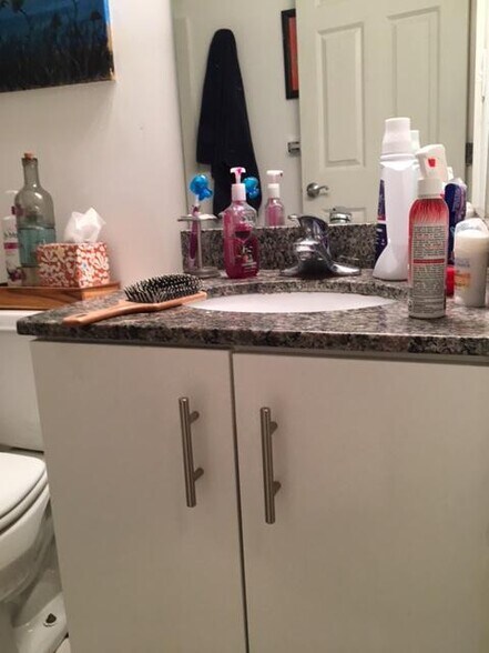 Building Photo - 461 Park Dr