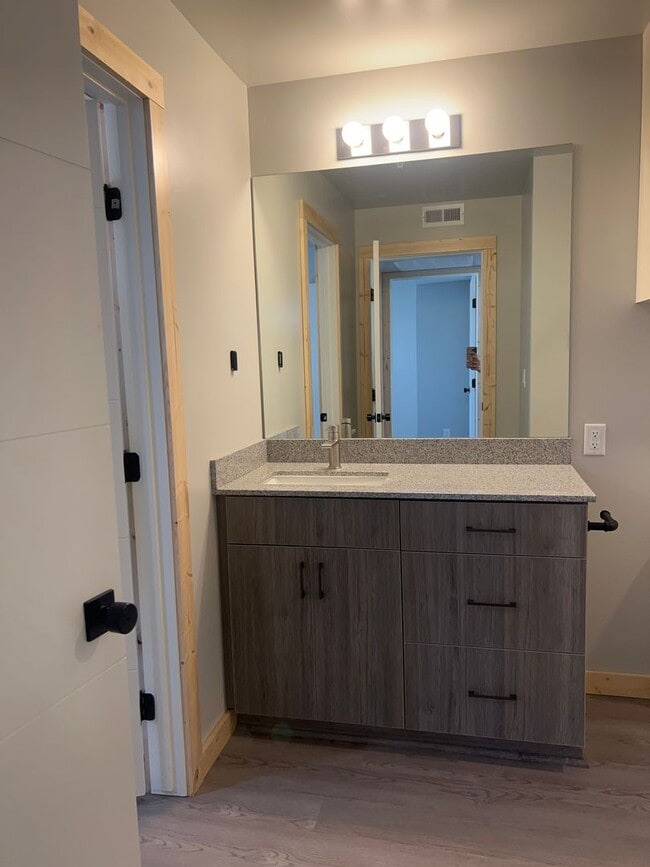 Building Photo - Cute 2 Bed, 1 Bath at Teton River Flats! $200 OFF FIRST MONTH'S RENT!!!
