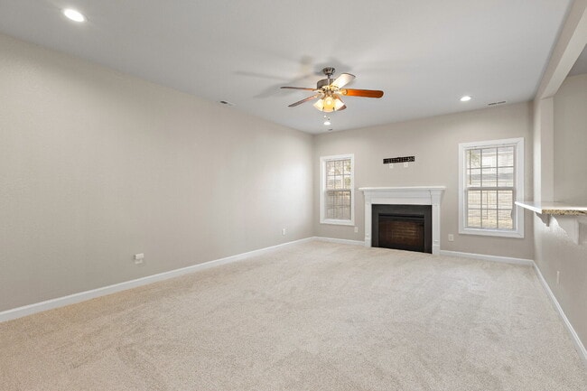 Building Photo - Fully Updated home in Westhaven