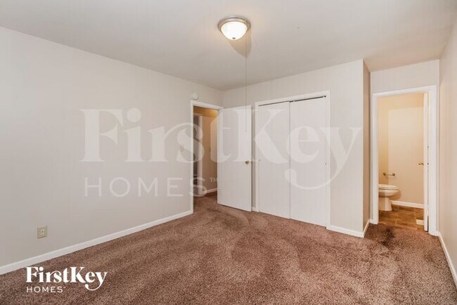 Building Photo - 667 E Edgewood Ave